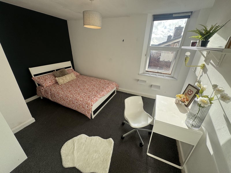Bright double bedroom with a desk at 376 Mill Street